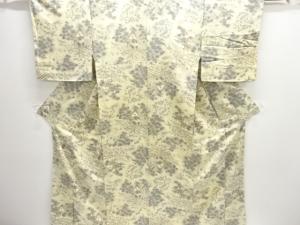 家屋に草花模様小紋着物